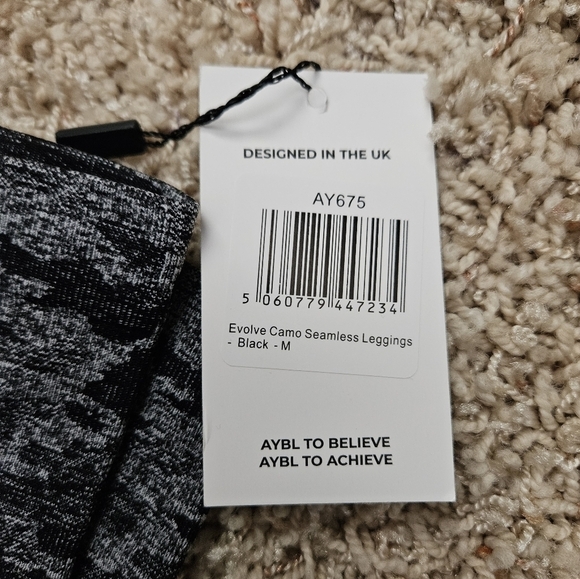 NWT AYBL Evolve Camo Seamless Leggings - medium - Picture 3 of 13